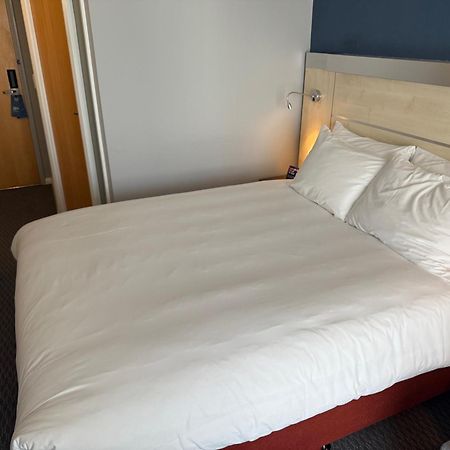 Holiday Inn Express Swindon City Centre By Ihg Εξωτερικό φωτογραφία