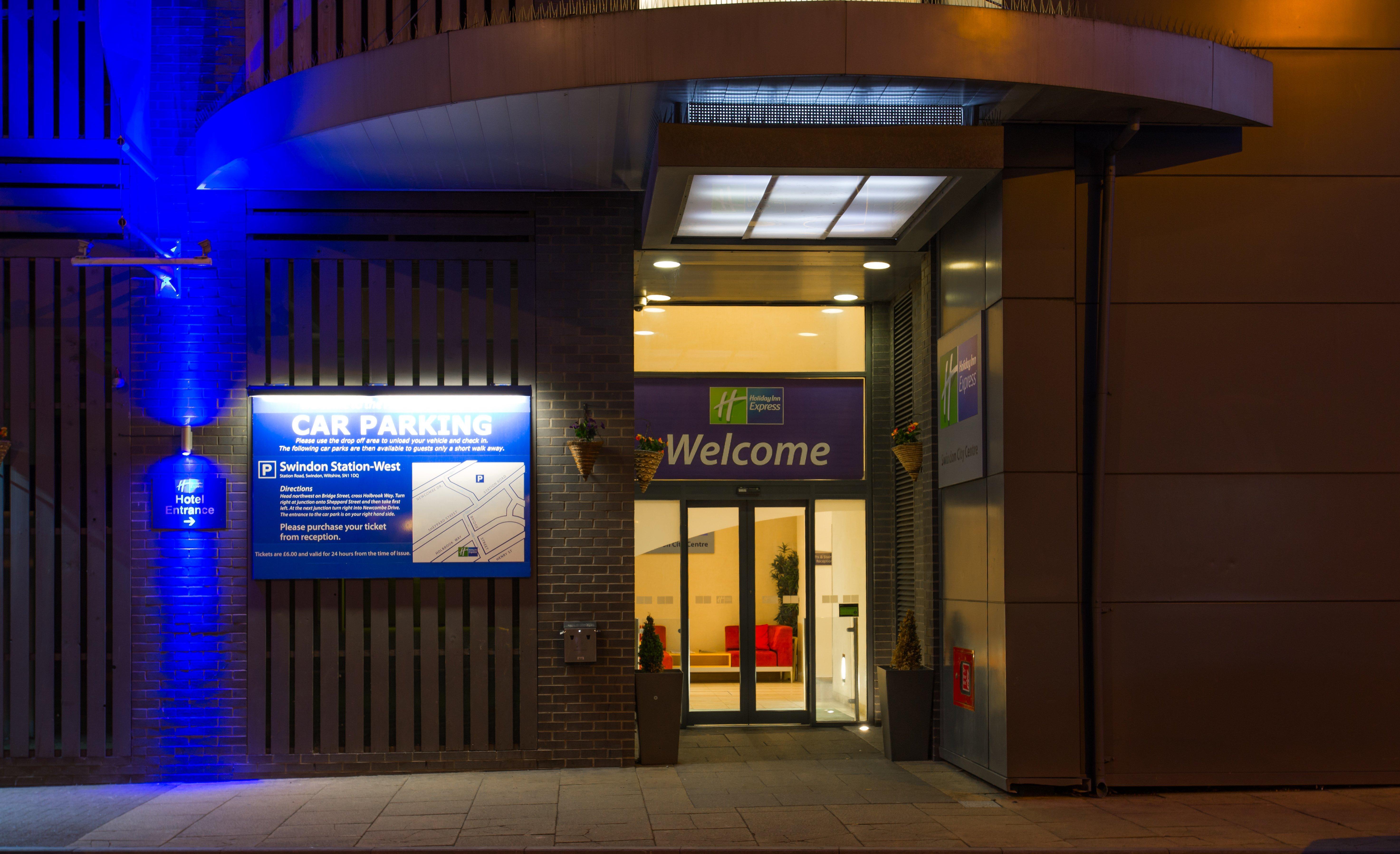 Holiday Inn Express Swindon City Centre By Ihg Εξωτερικό φωτογραφία
