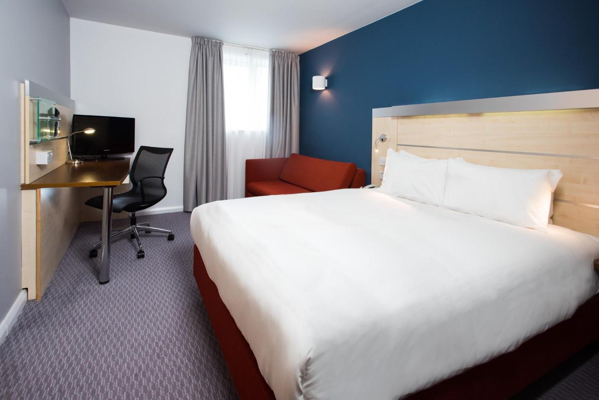 Holiday Inn Express Swindon City Centre By Ihg Εξωτερικό φωτογραφία