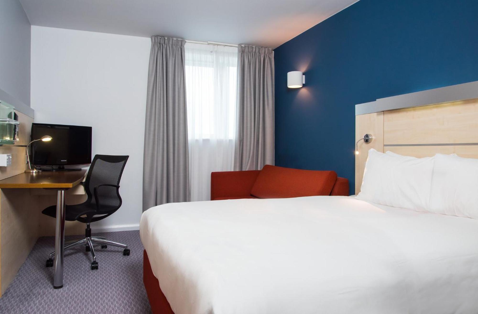 Holiday Inn Express Swindon City Centre By Ihg Εξωτερικό φωτογραφία