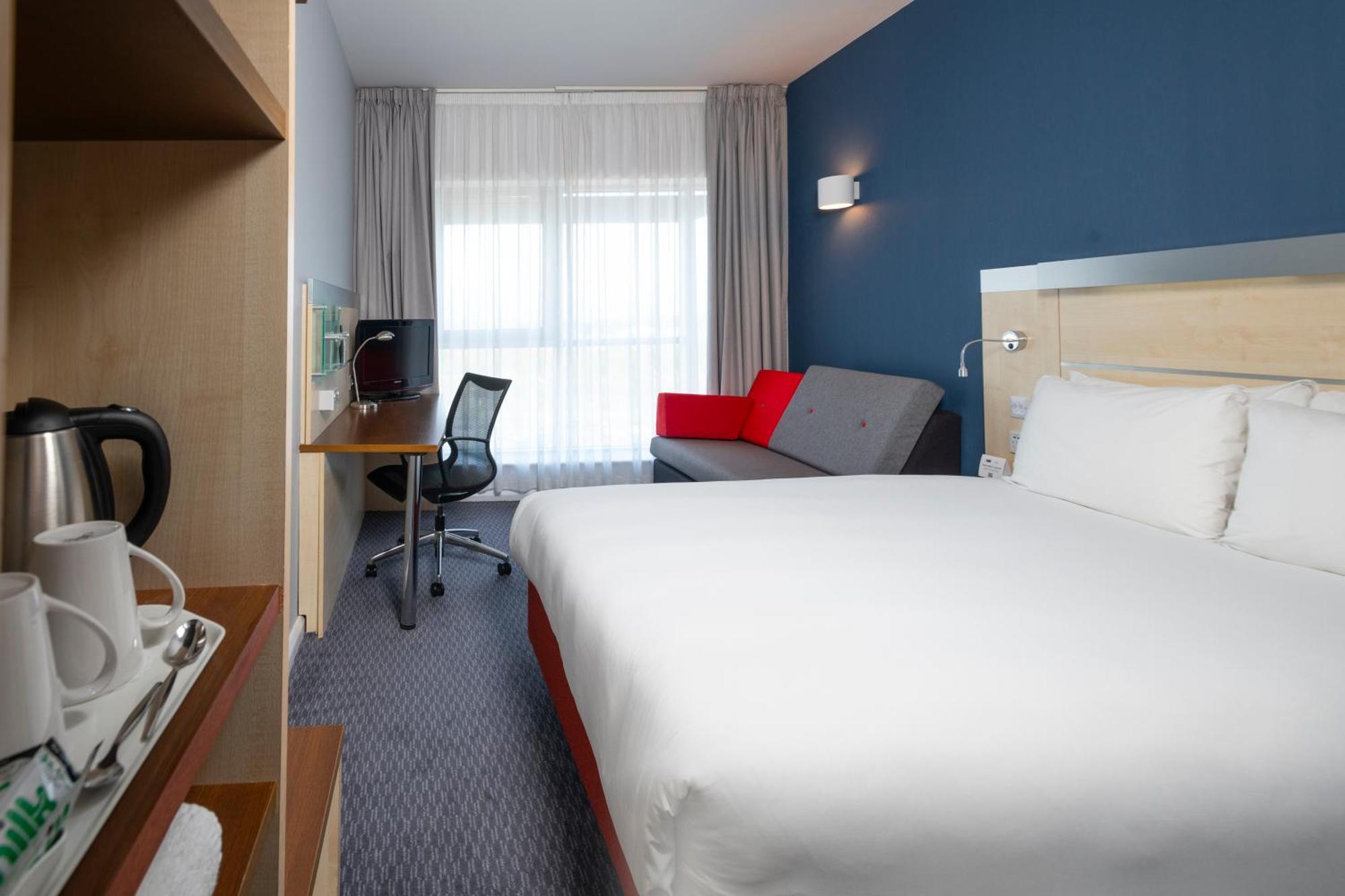 Holiday Inn Express Swindon City Centre By Ihg Εξωτερικό φωτογραφία