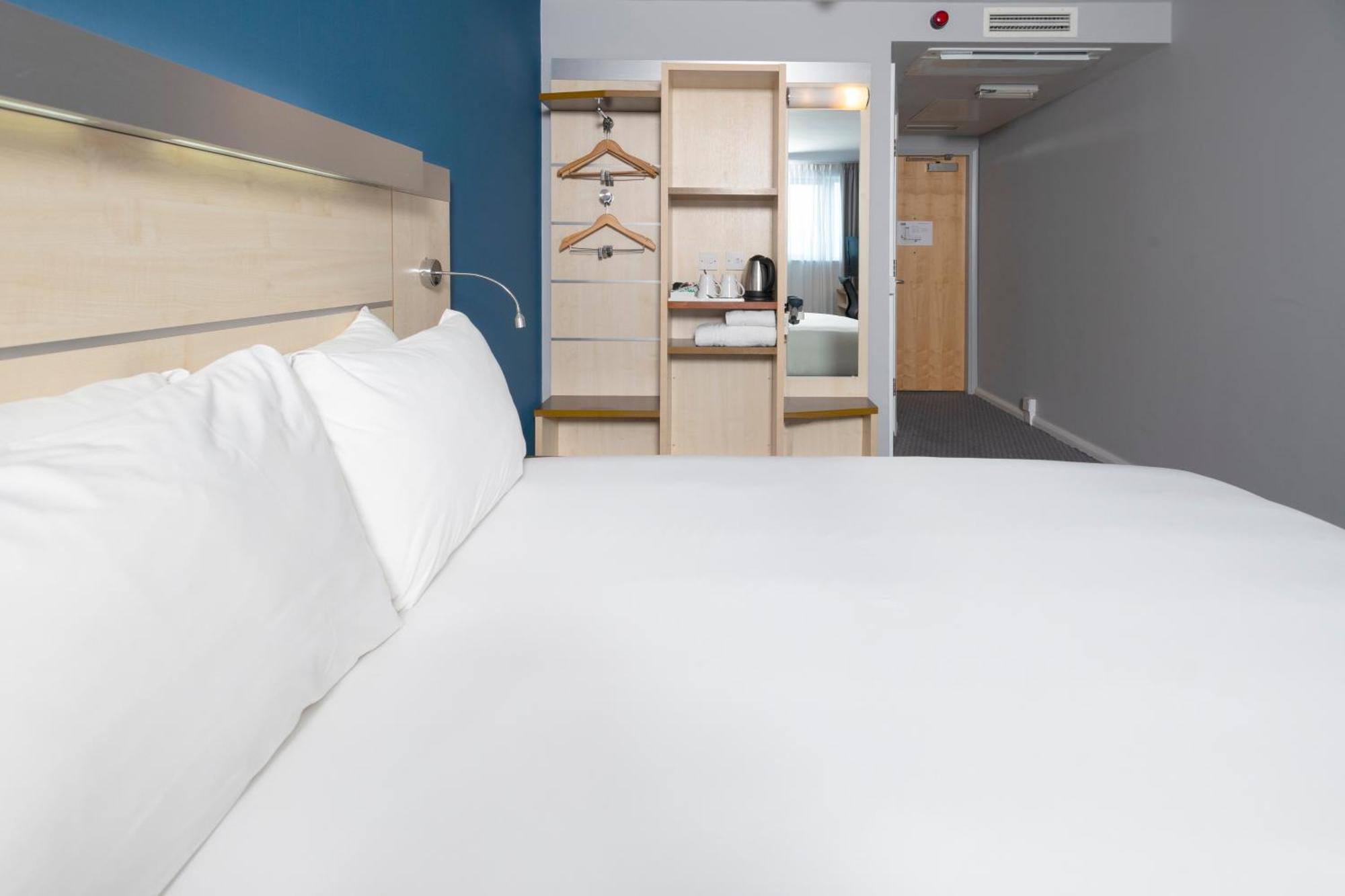 Holiday Inn Express Swindon City Centre By Ihg Εξωτερικό φωτογραφία