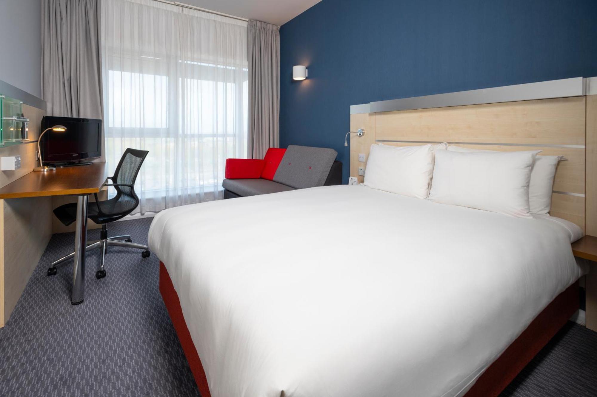 Holiday Inn Express Swindon City Centre By Ihg Εξωτερικό φωτογραφία