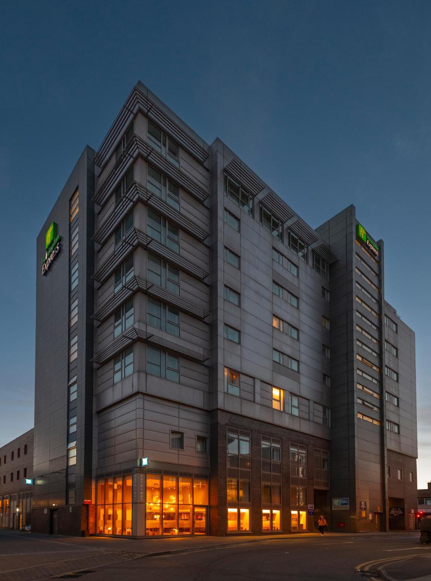 Holiday Inn Express Swindon City Centre By Ihg Εξωτερικό φωτογραφία