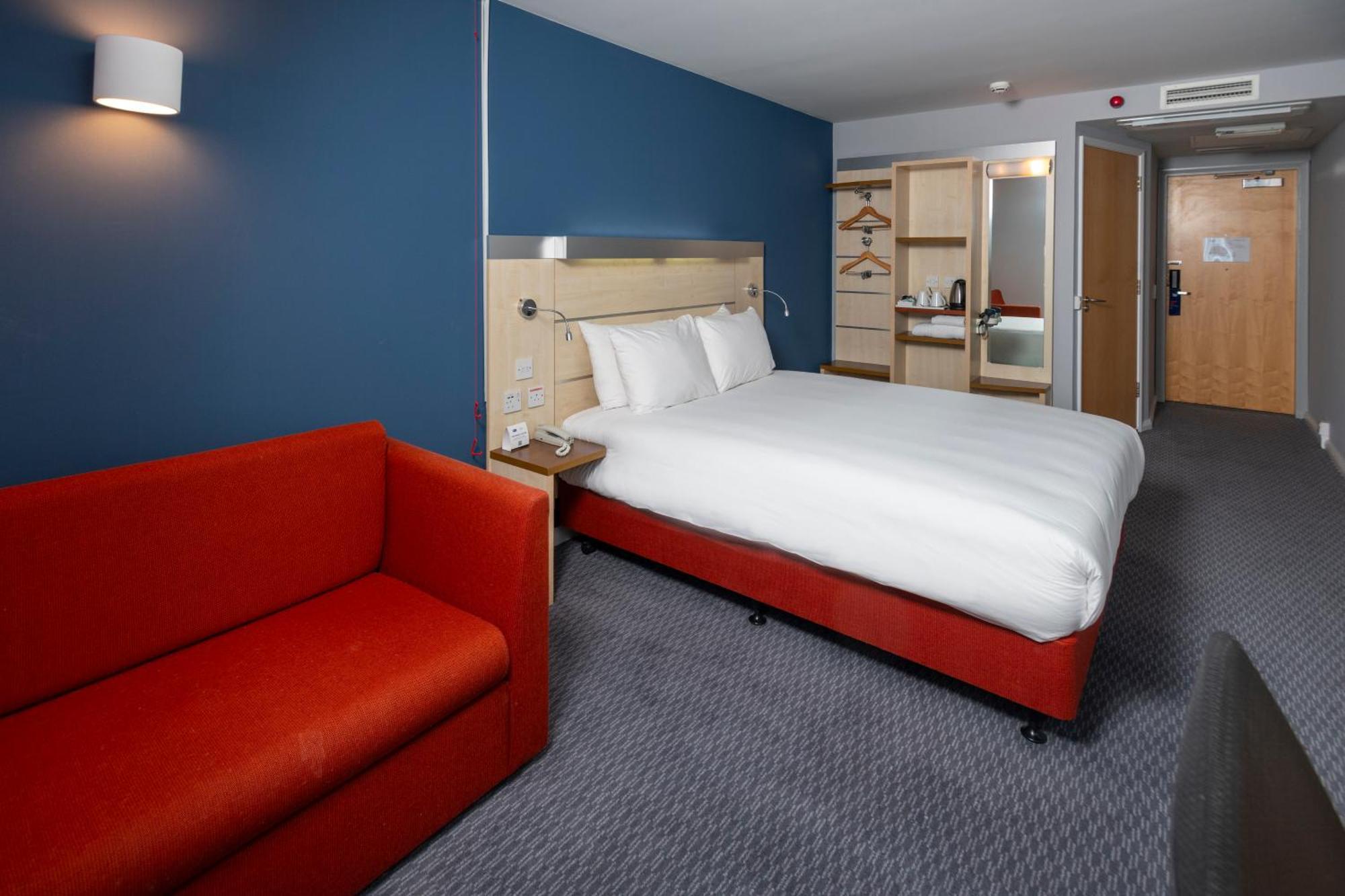 Holiday Inn Express Swindon City Centre By Ihg Εξωτερικό φωτογραφία