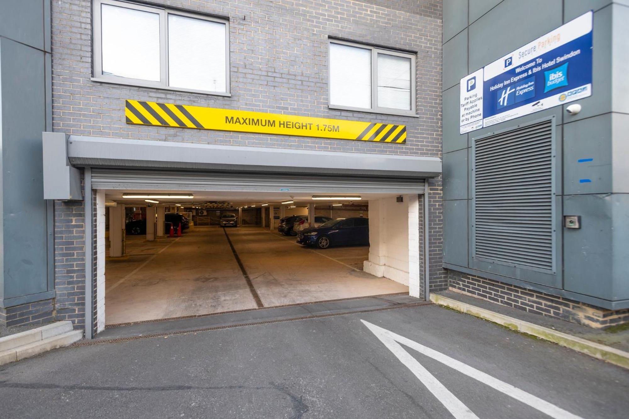 Holiday Inn Express Swindon City Centre By Ihg Εξωτερικό φωτογραφία