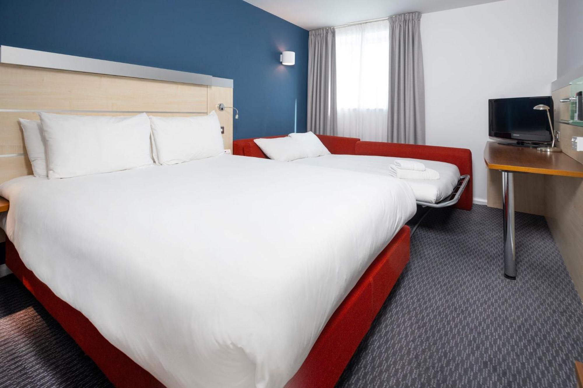 Holiday Inn Express Swindon City Centre By Ihg Εξωτερικό φωτογραφία