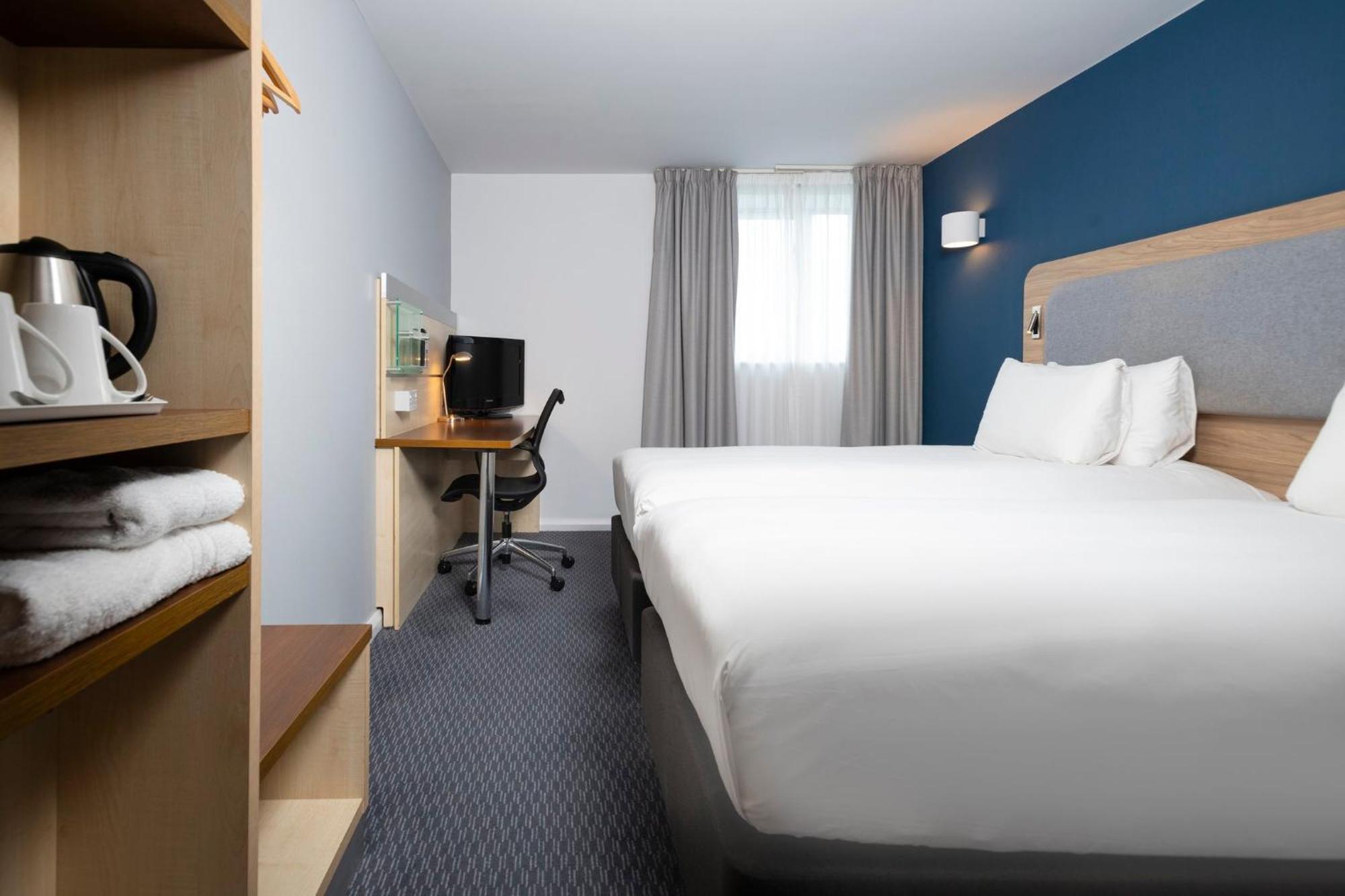 Holiday Inn Express Swindon City Centre By Ihg Εξωτερικό φωτογραφία