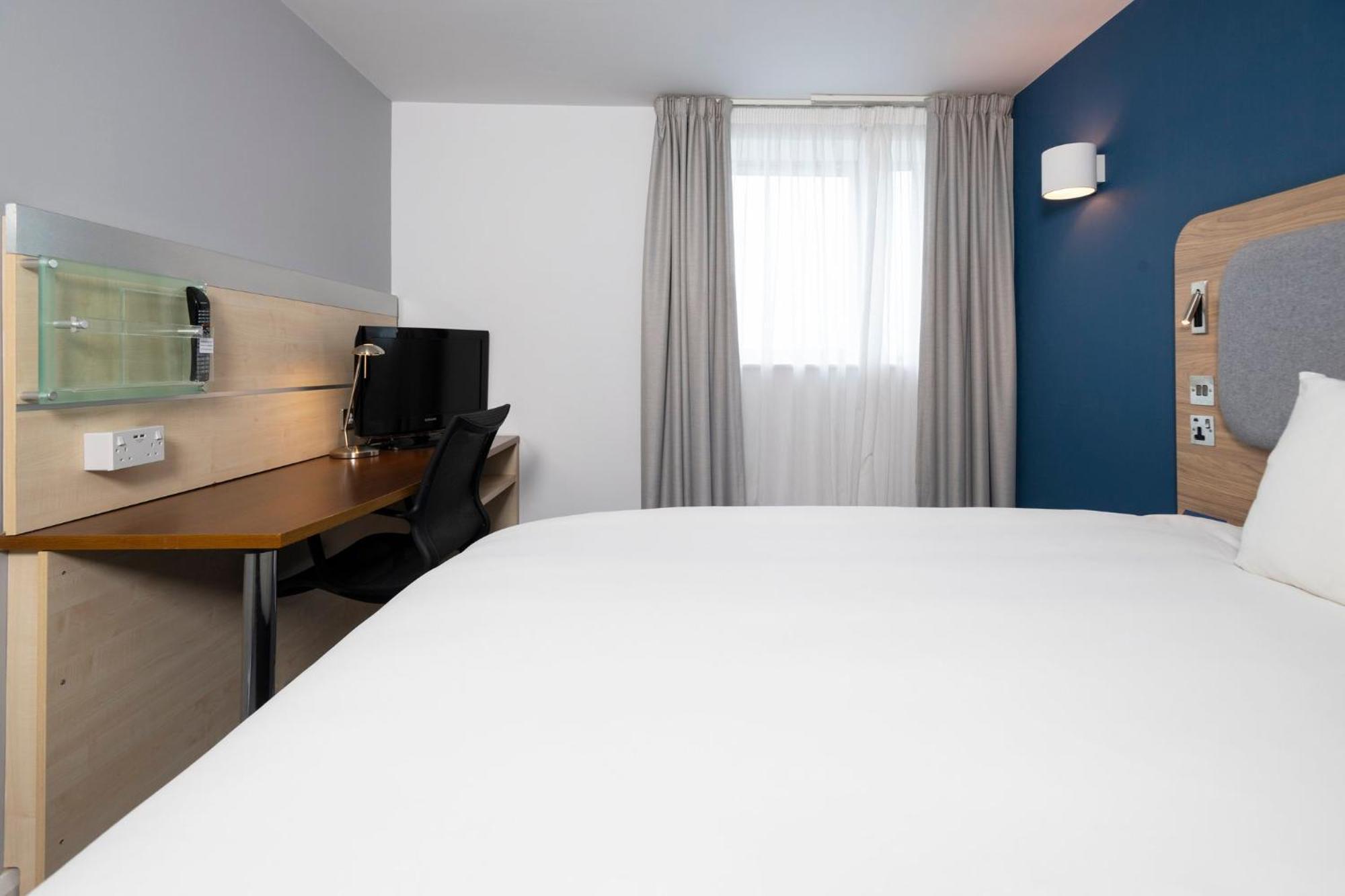 Holiday Inn Express Swindon City Centre By Ihg Εξωτερικό φωτογραφία