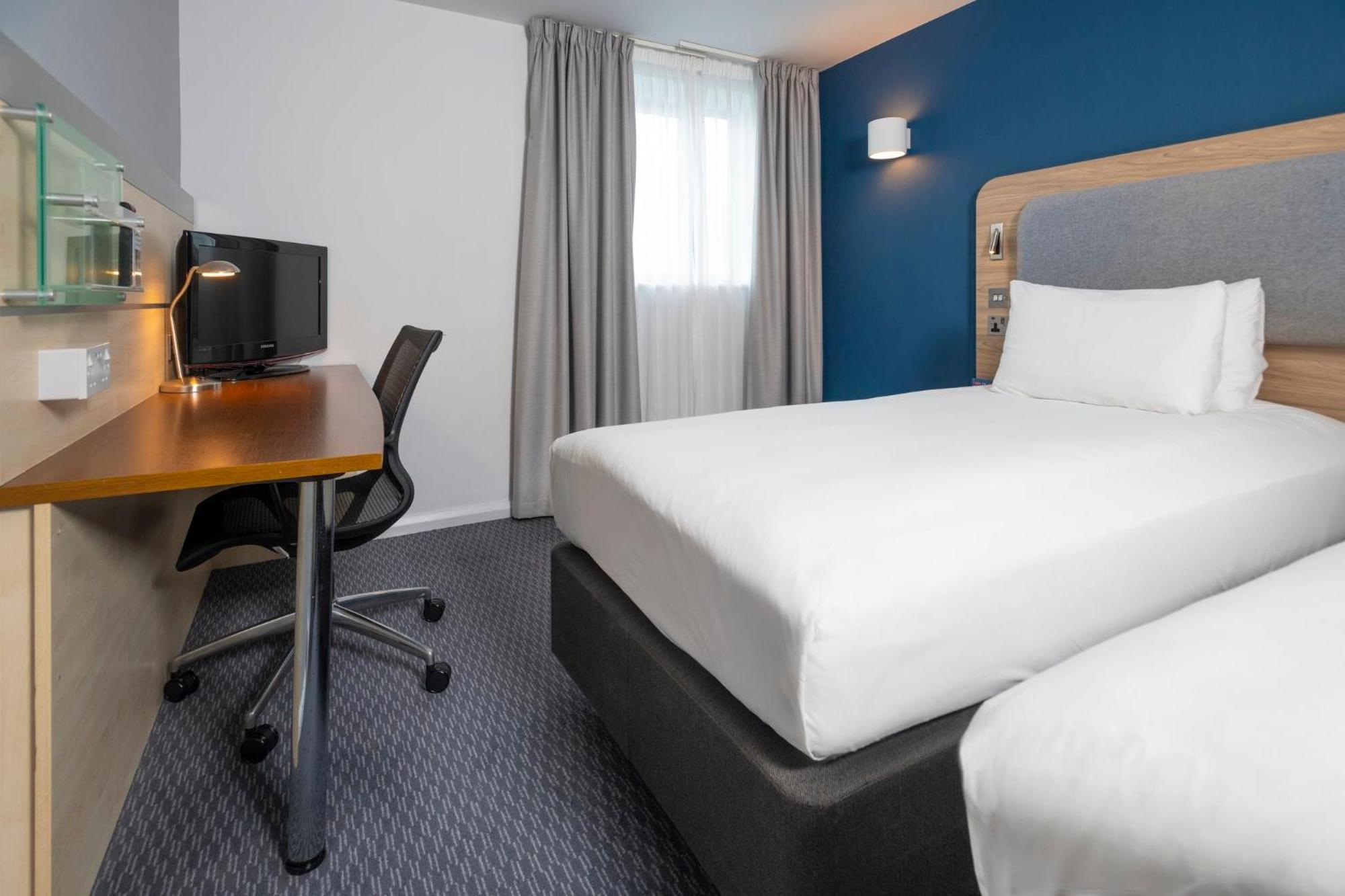 Holiday Inn Express Swindon City Centre By Ihg Εξωτερικό φωτογραφία
