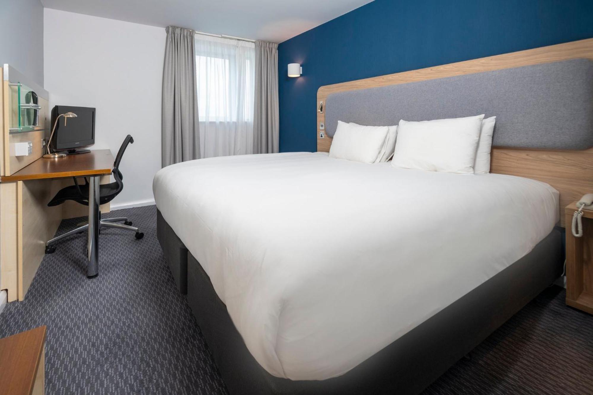 Holiday Inn Express Swindon City Centre By Ihg Εξωτερικό φωτογραφία