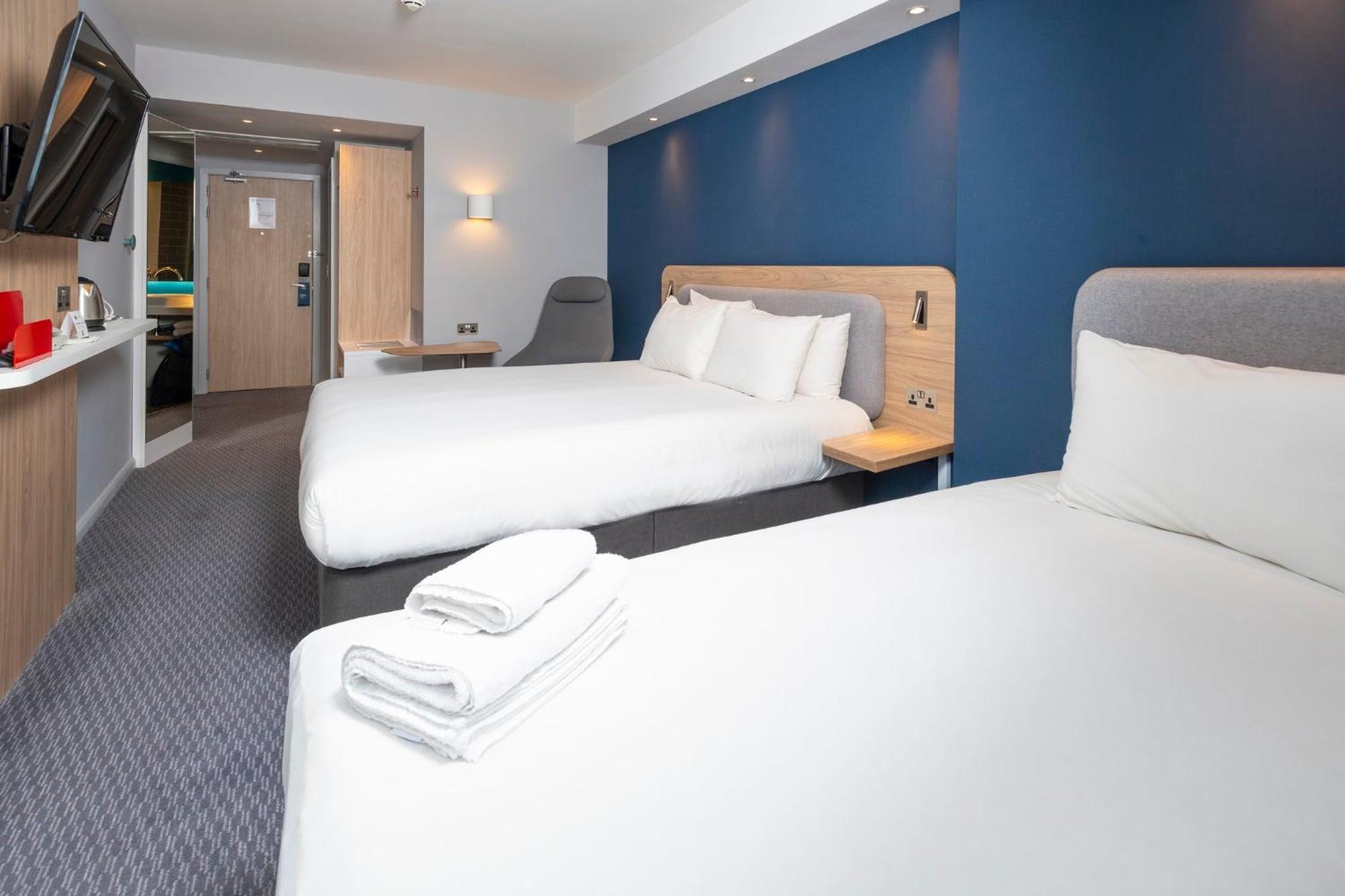 Holiday Inn Express Swindon City Centre By Ihg Εξωτερικό φωτογραφία