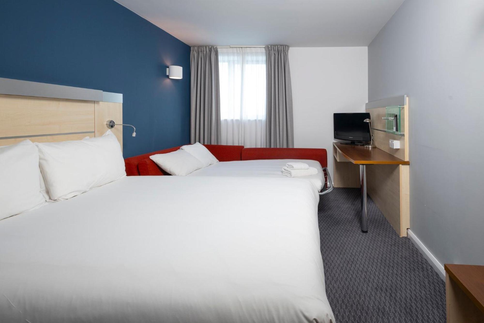 Holiday Inn Express Swindon City Centre By Ihg Εξωτερικό φωτογραφία