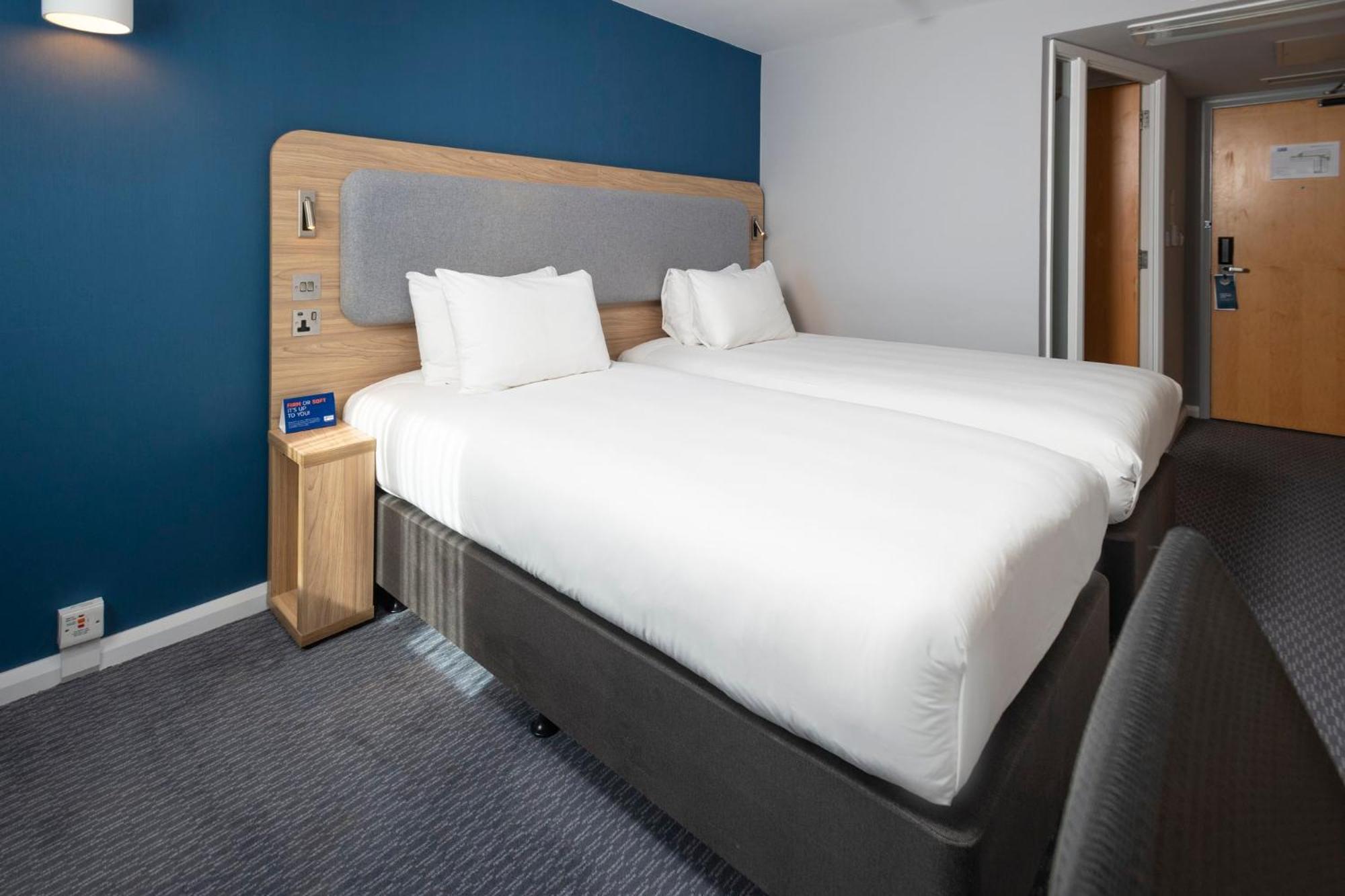 Holiday Inn Express Swindon City Centre By Ihg Εξωτερικό φωτογραφία