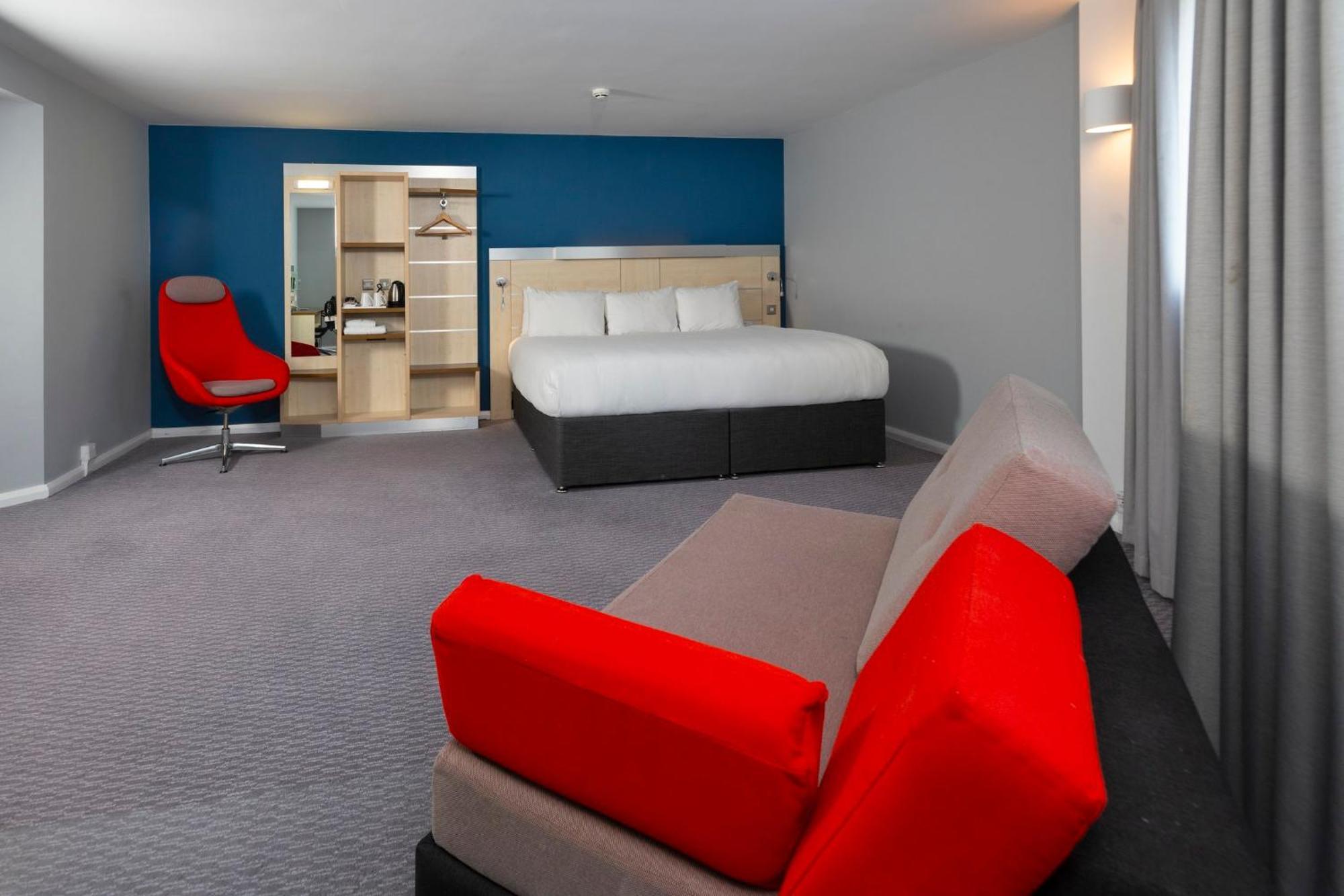 Holiday Inn Express Swindon City Centre By Ihg Εξωτερικό φωτογραφία