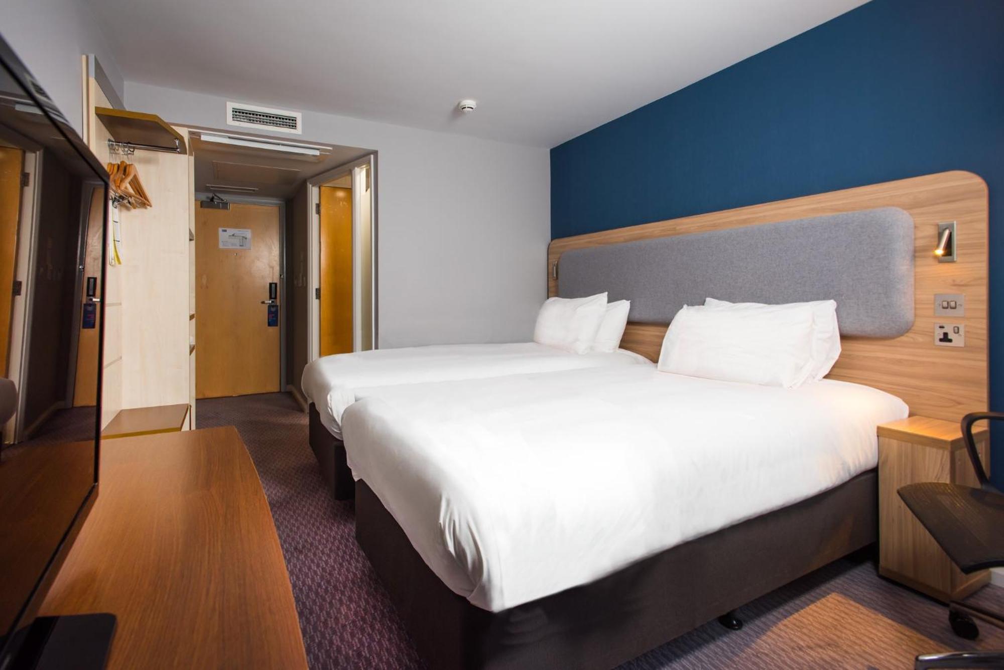 Holiday Inn Express Swindon City Centre By Ihg Εξωτερικό φωτογραφία