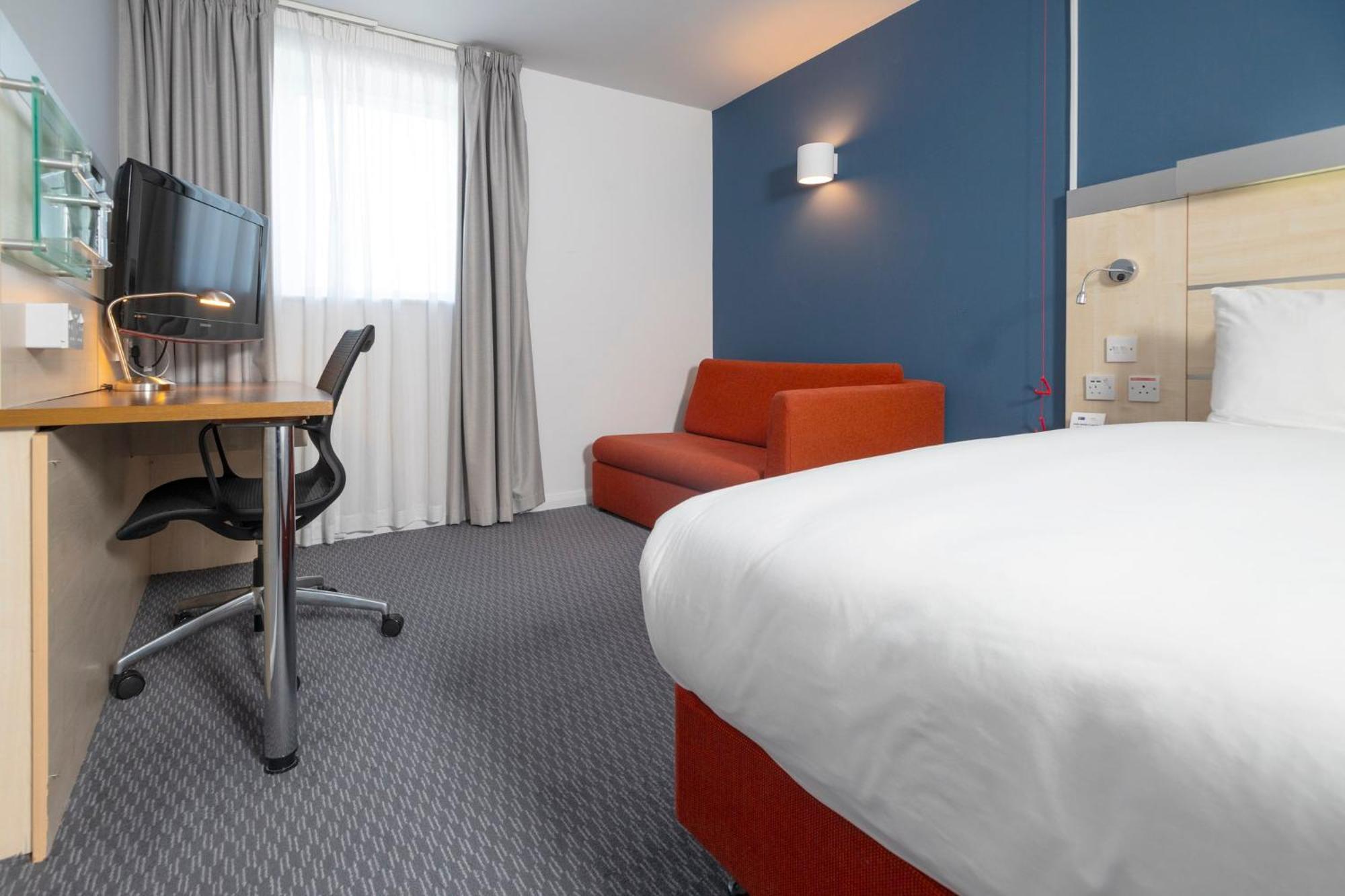 Holiday Inn Express Swindon City Centre By Ihg Εξωτερικό φωτογραφία