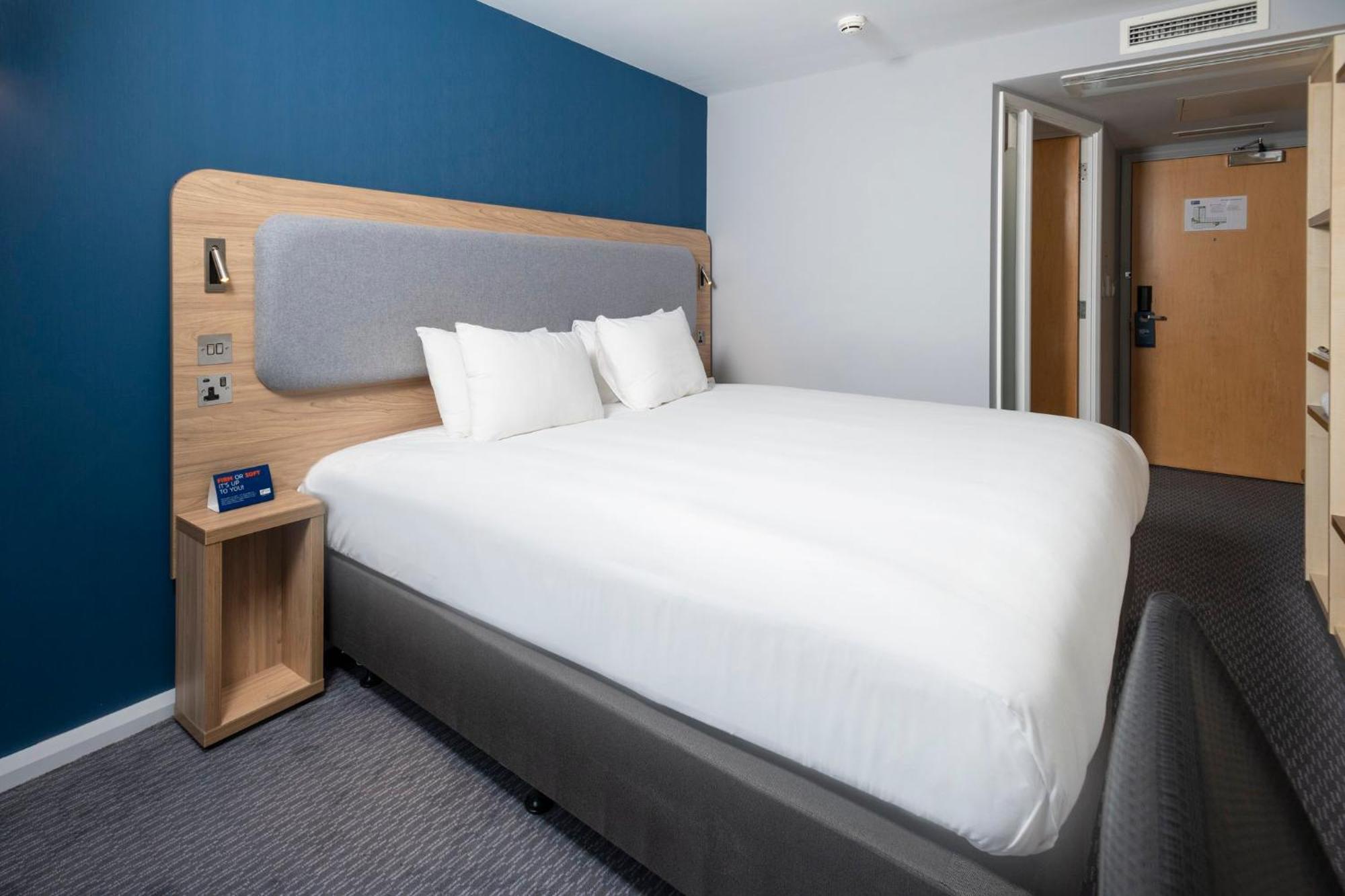 Holiday Inn Express Swindon City Centre By Ihg Εξωτερικό φωτογραφία