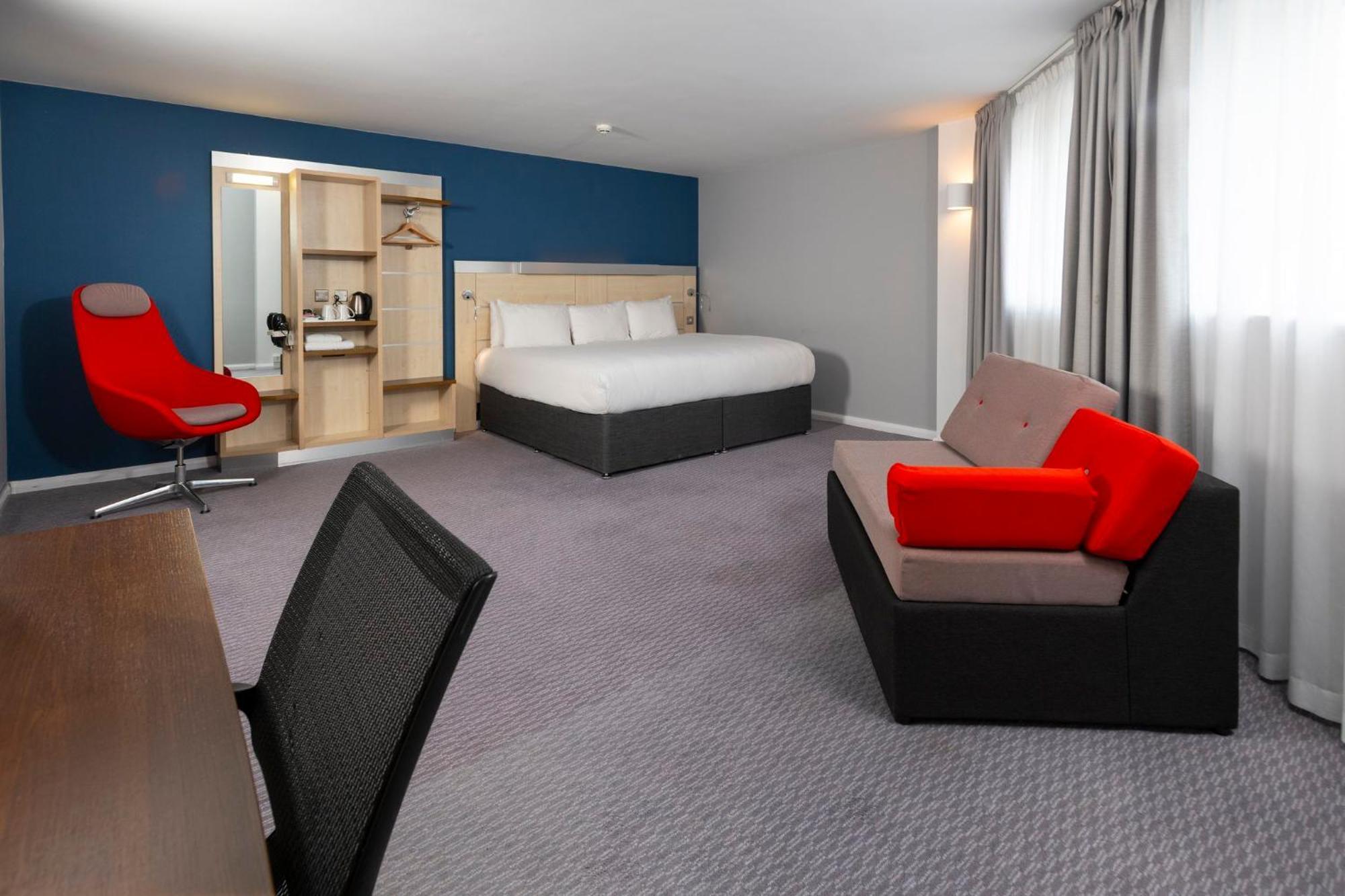 Holiday Inn Express Swindon City Centre By Ihg Εξωτερικό φωτογραφία