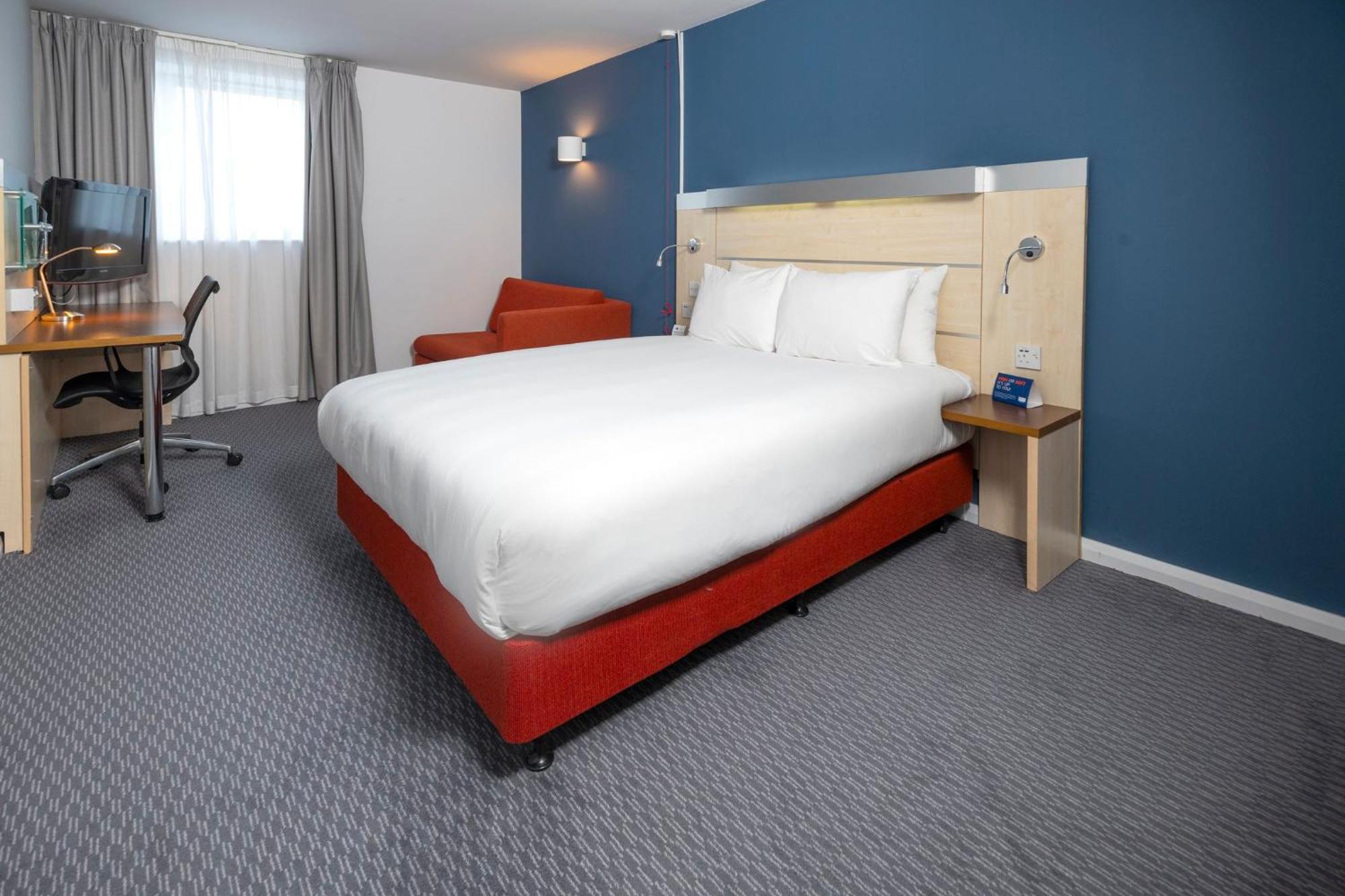 Holiday Inn Express Swindon City Centre By Ihg Εξωτερικό φωτογραφία