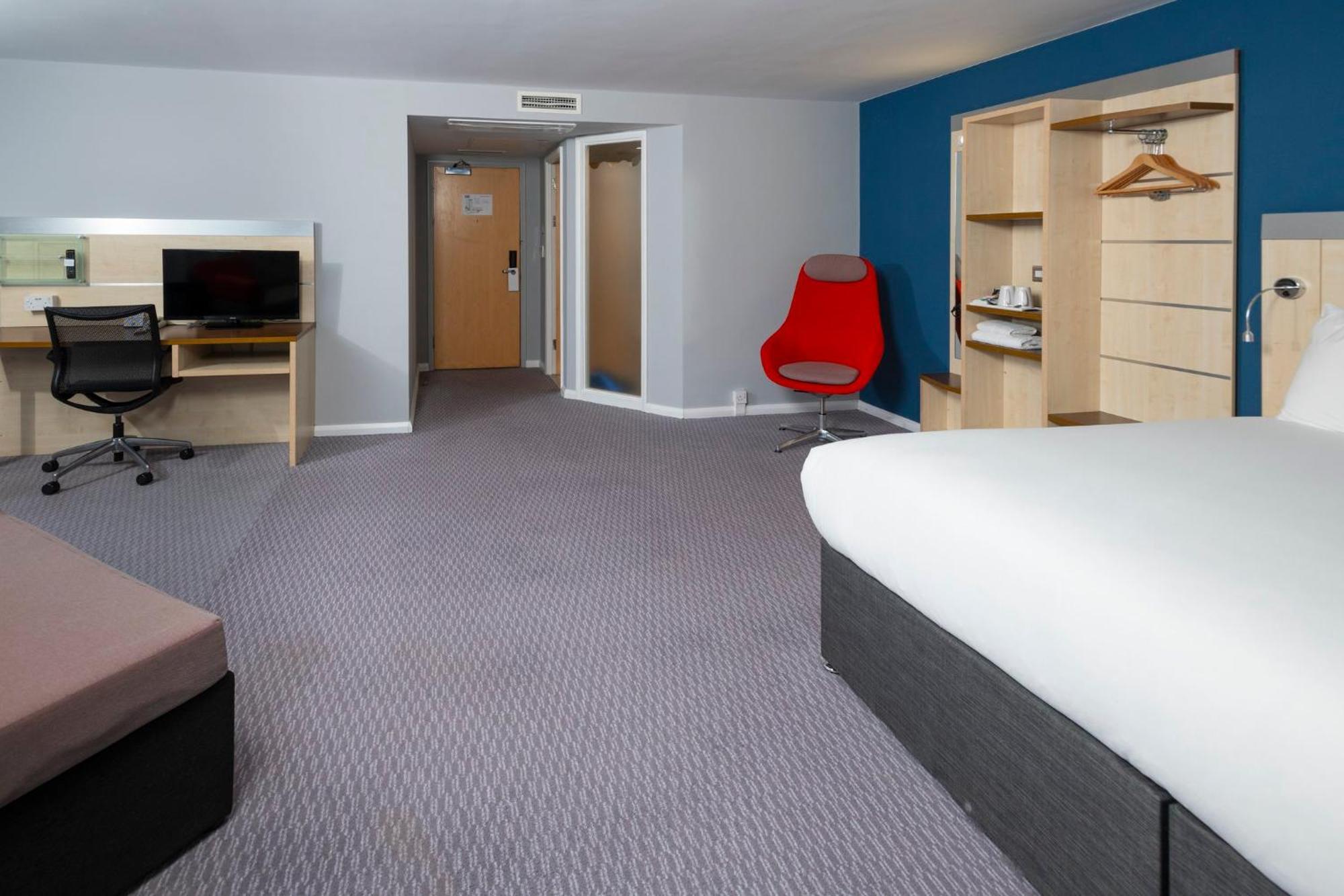 Holiday Inn Express Swindon City Centre By Ihg Εξωτερικό φωτογραφία