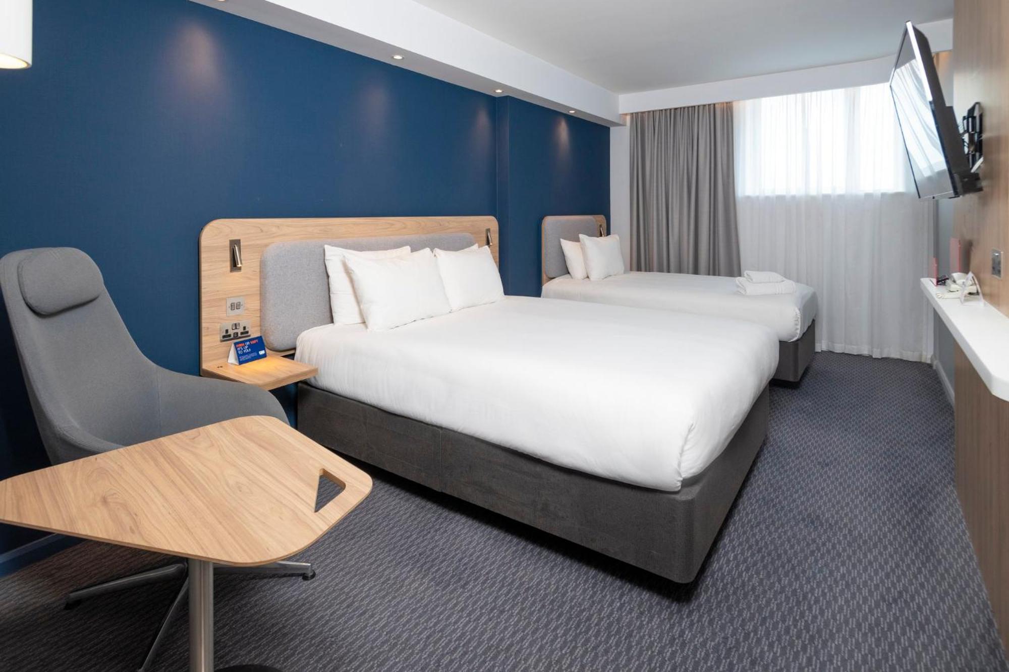 Holiday Inn Express Swindon City Centre By Ihg Εξωτερικό φωτογραφία
