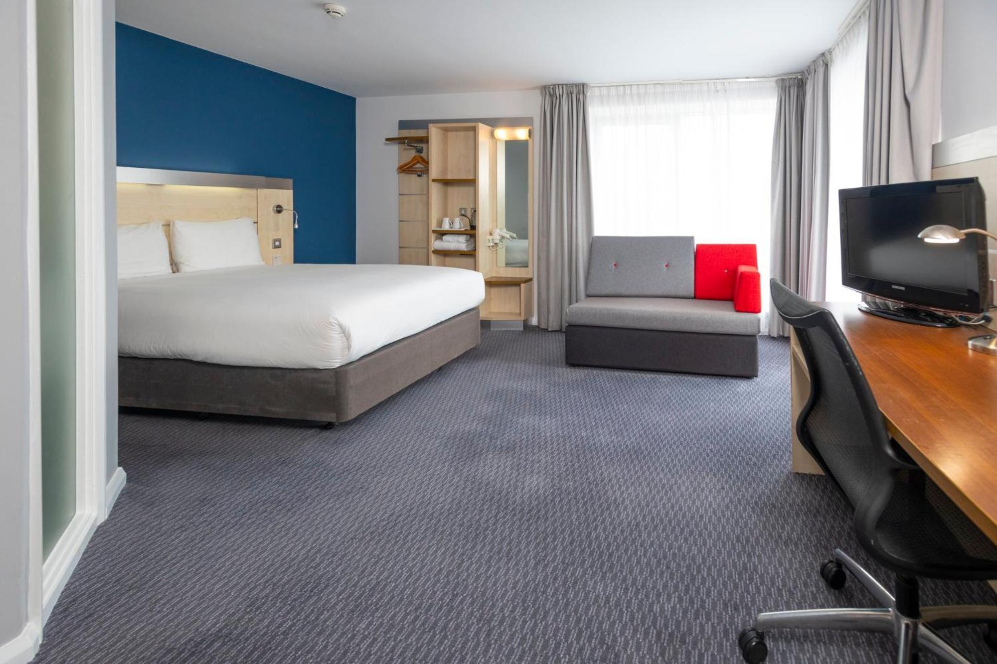 Holiday Inn Express Swindon City Centre By Ihg Εξωτερικό φωτογραφία