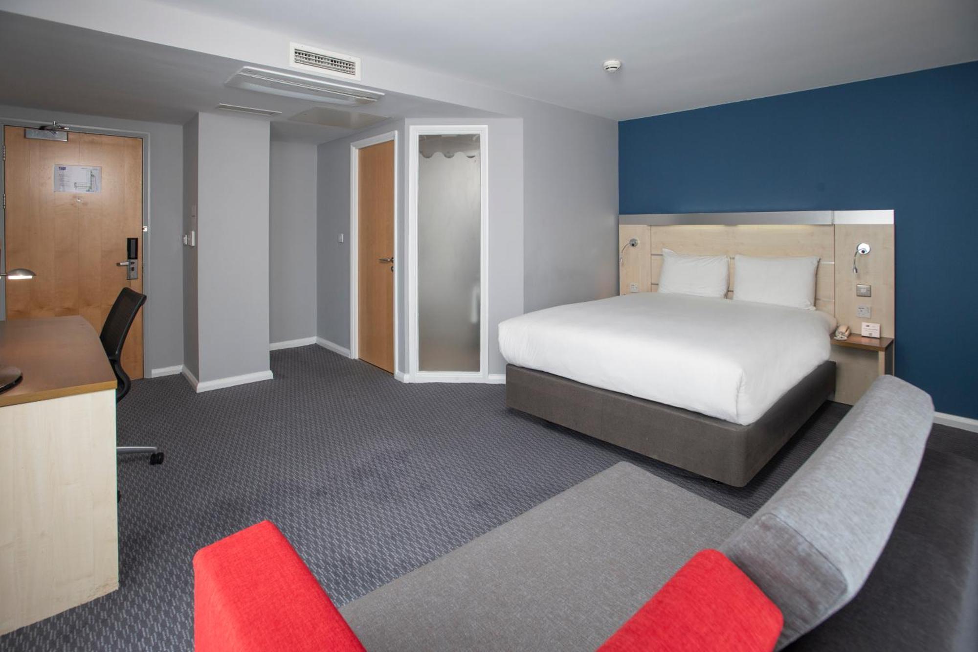 Holiday Inn Express Swindon City Centre By Ihg Εξωτερικό φωτογραφία