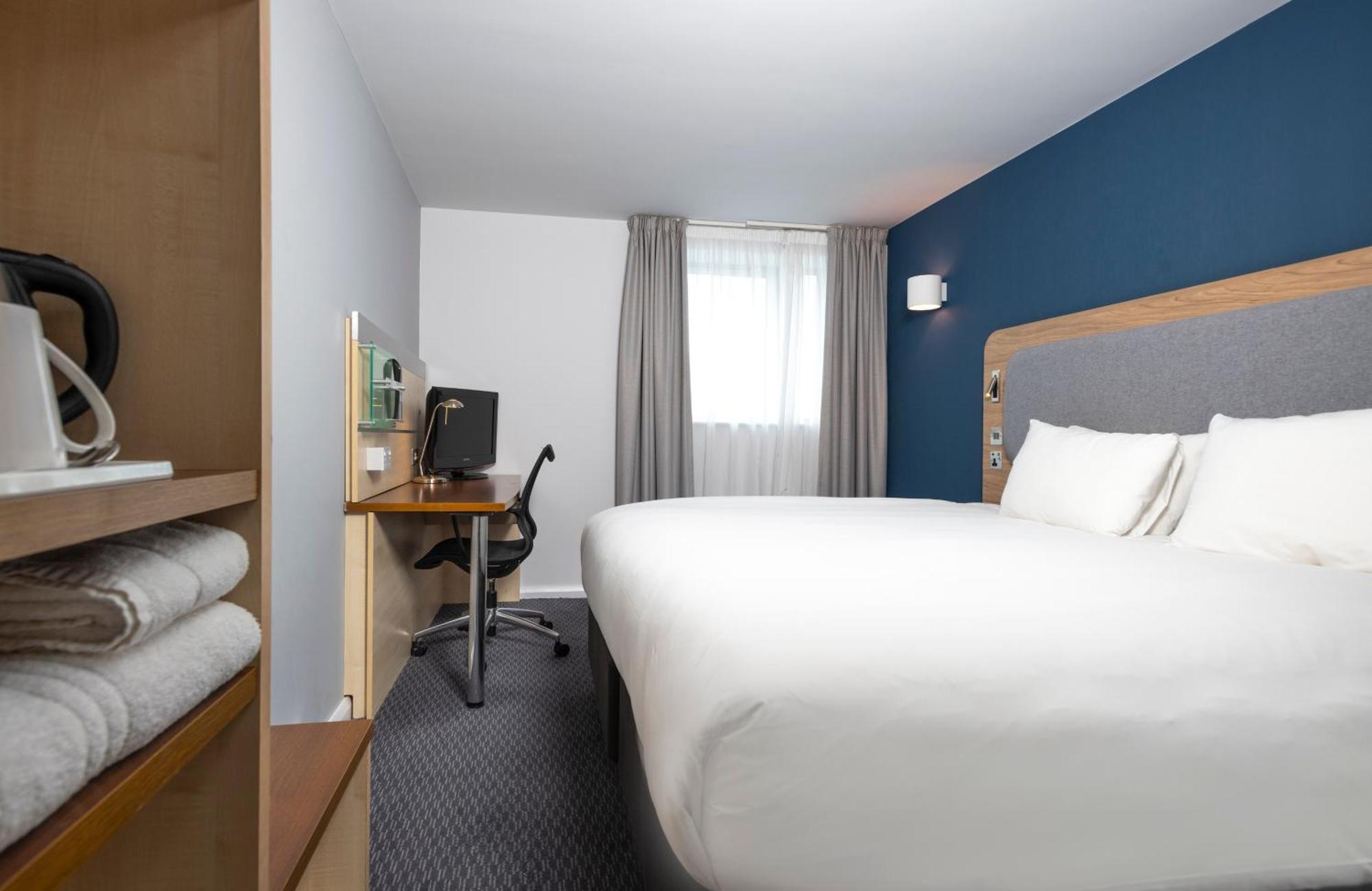 Holiday Inn Express Swindon City Centre By Ihg Εξωτερικό φωτογραφία