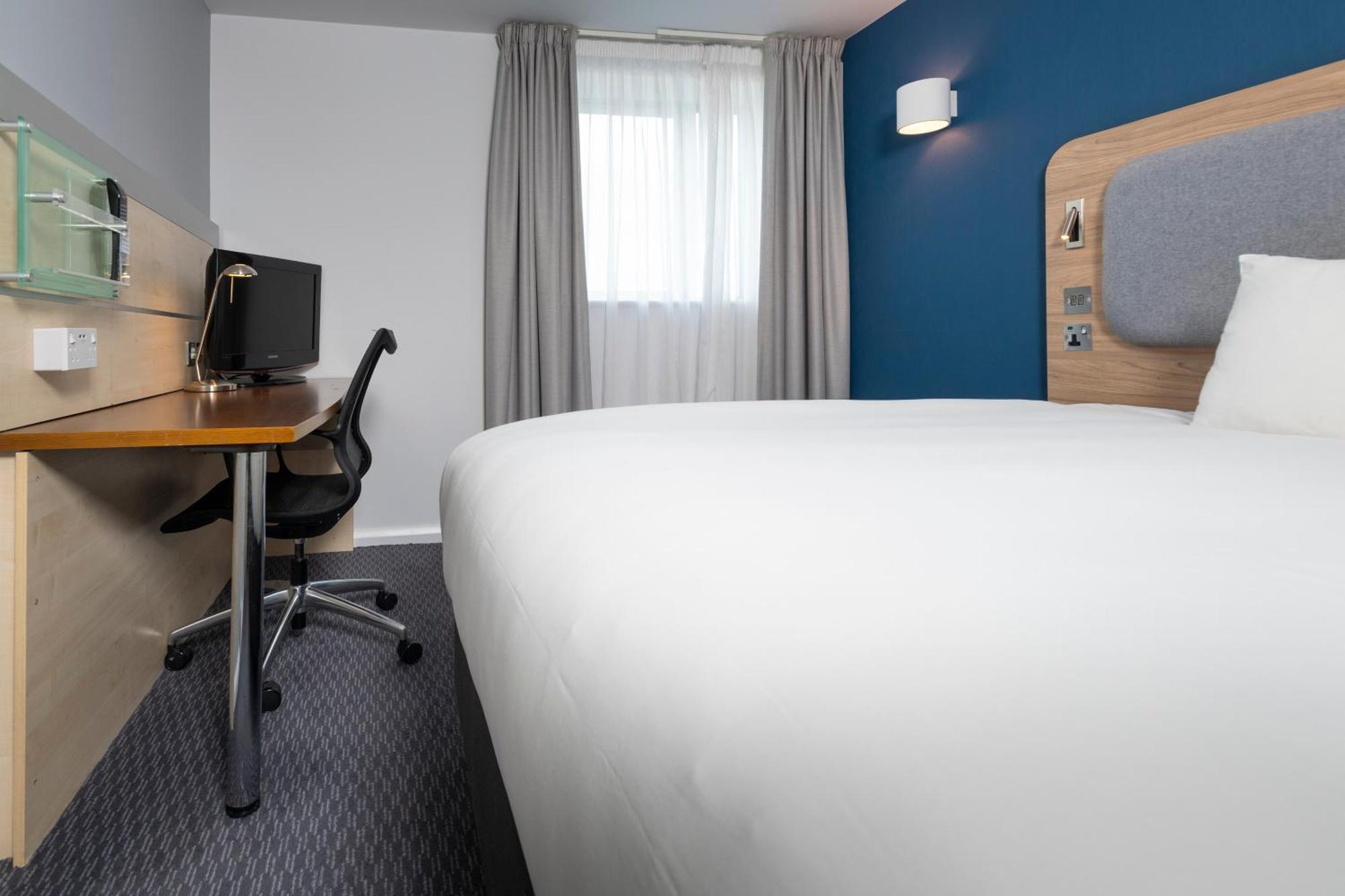 Holiday Inn Express Swindon City Centre By Ihg Εξωτερικό φωτογραφία