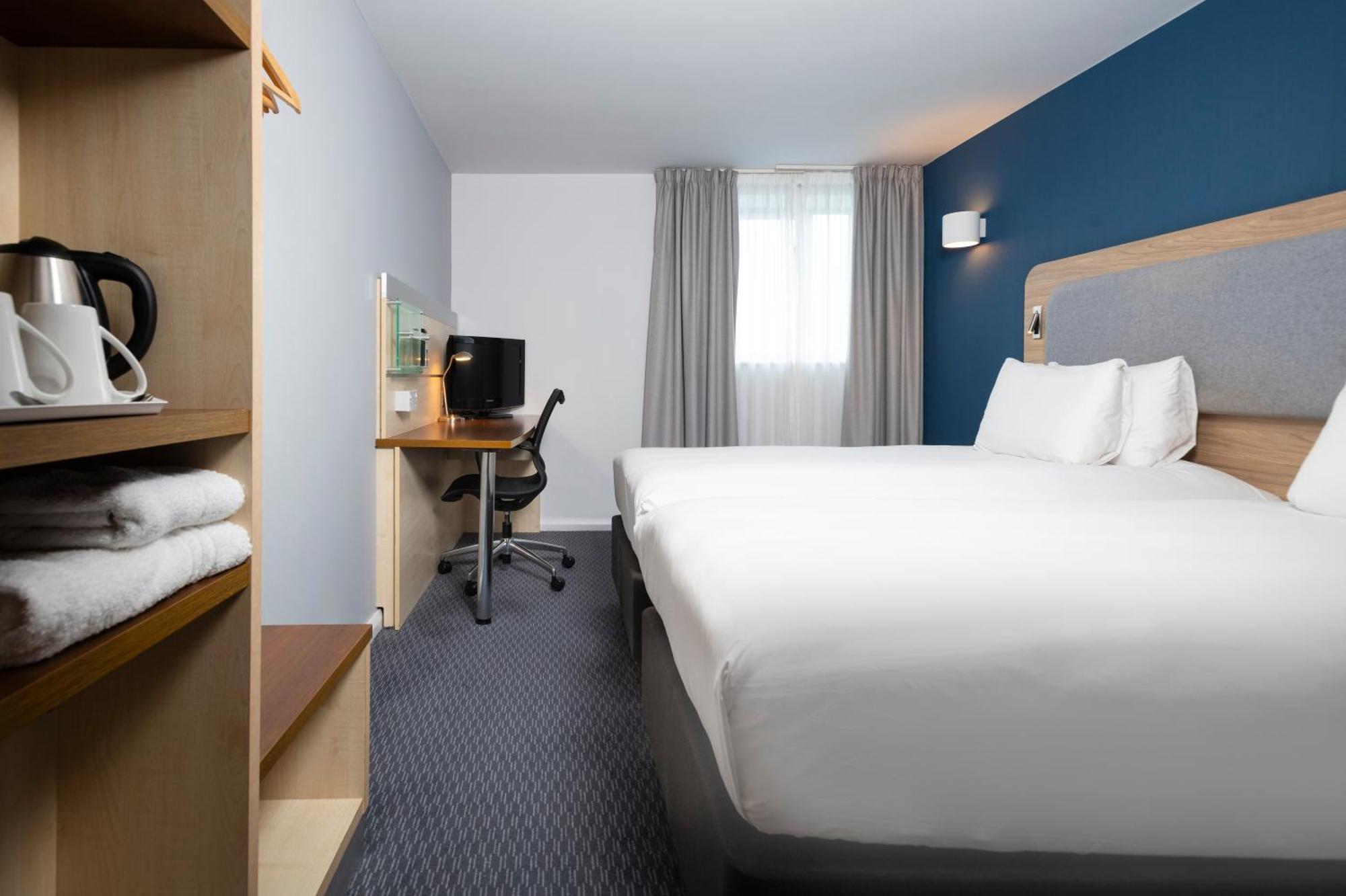 Holiday Inn Express Swindon City Centre By Ihg Εξωτερικό φωτογραφία