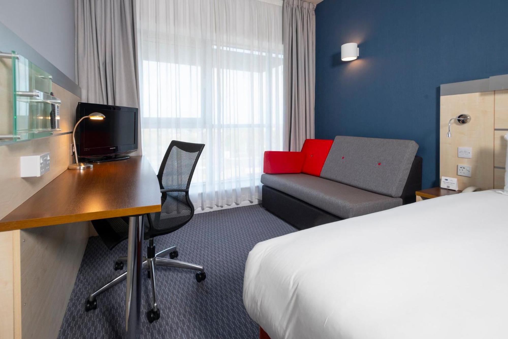 Holiday Inn Express Swindon City Centre By Ihg Εξωτερικό φωτογραφία