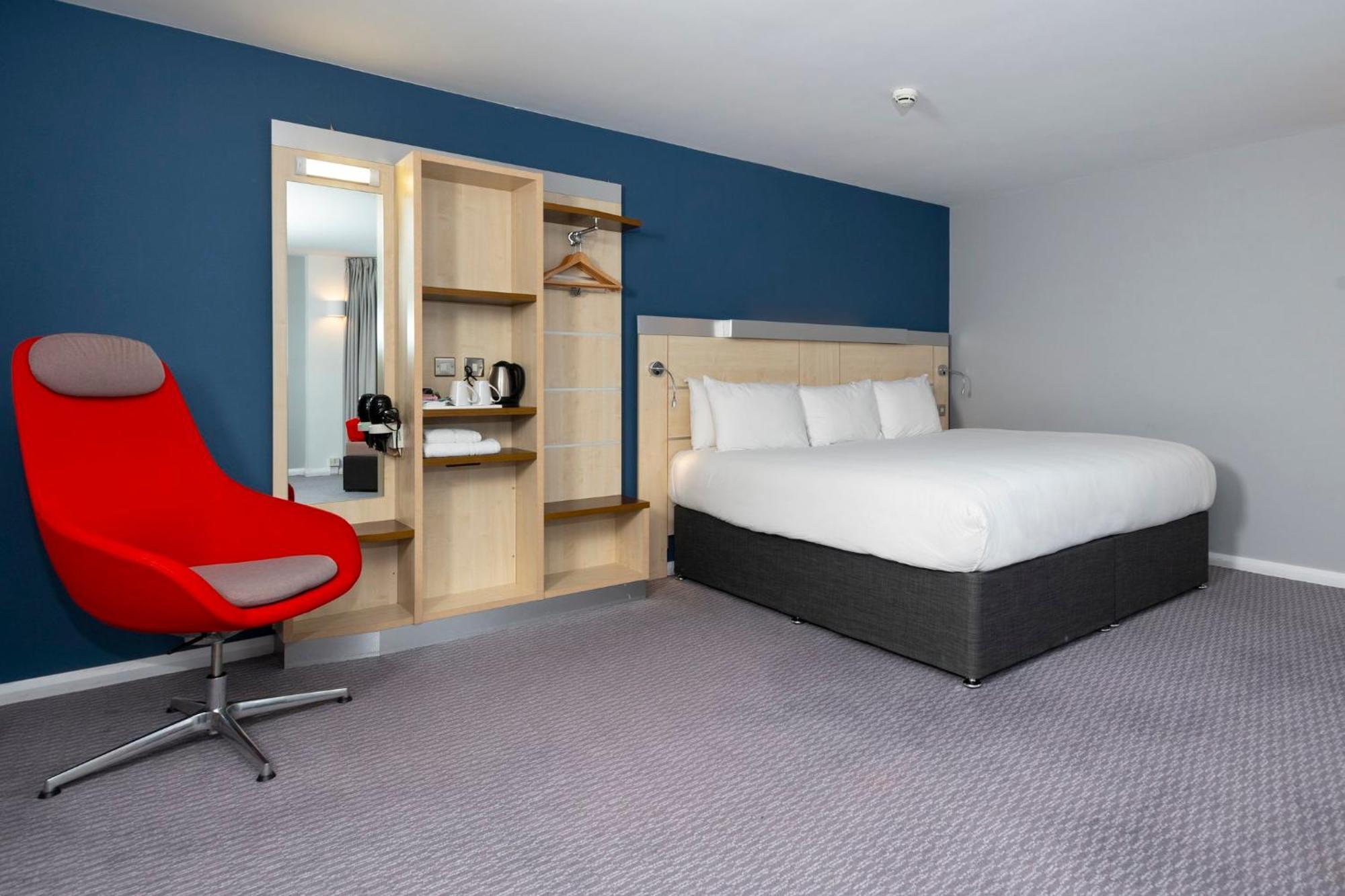 Holiday Inn Express Swindon City Centre By Ihg Εξωτερικό φωτογραφία