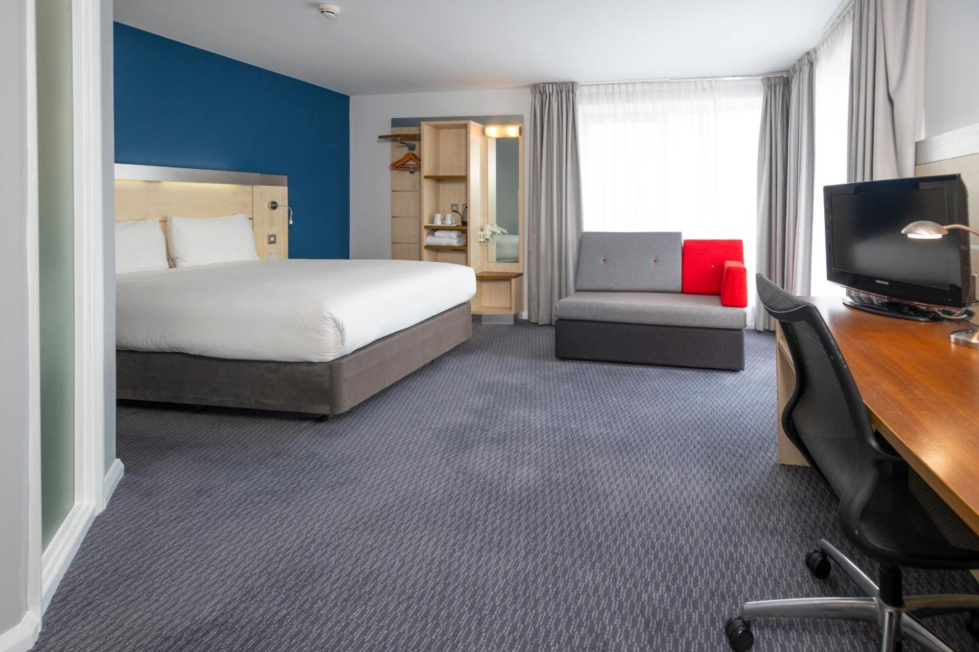 Holiday Inn Express Swindon City Centre By Ihg Εξωτερικό φωτογραφία