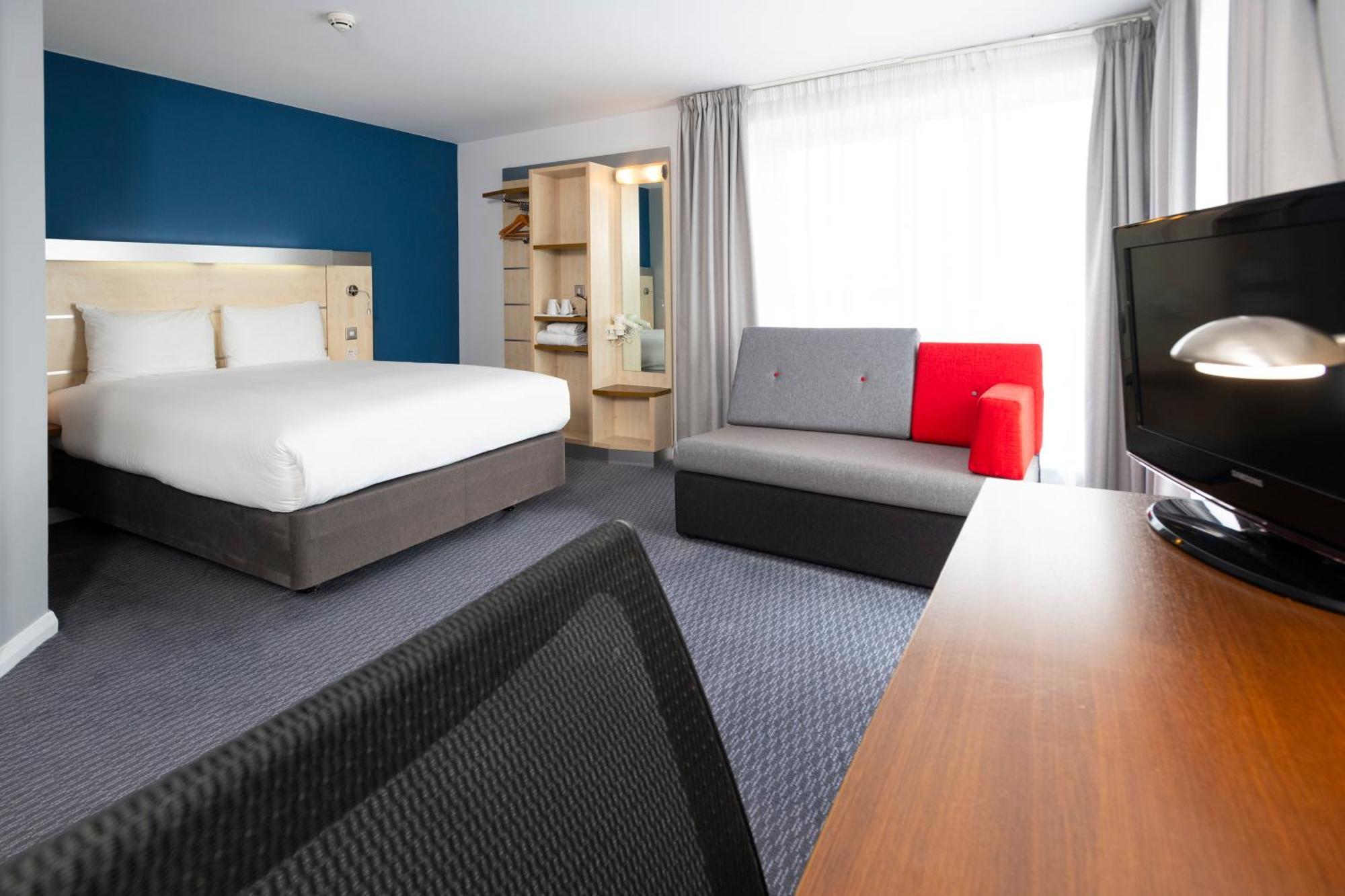 Holiday Inn Express Swindon City Centre By Ihg Εξωτερικό φωτογραφία