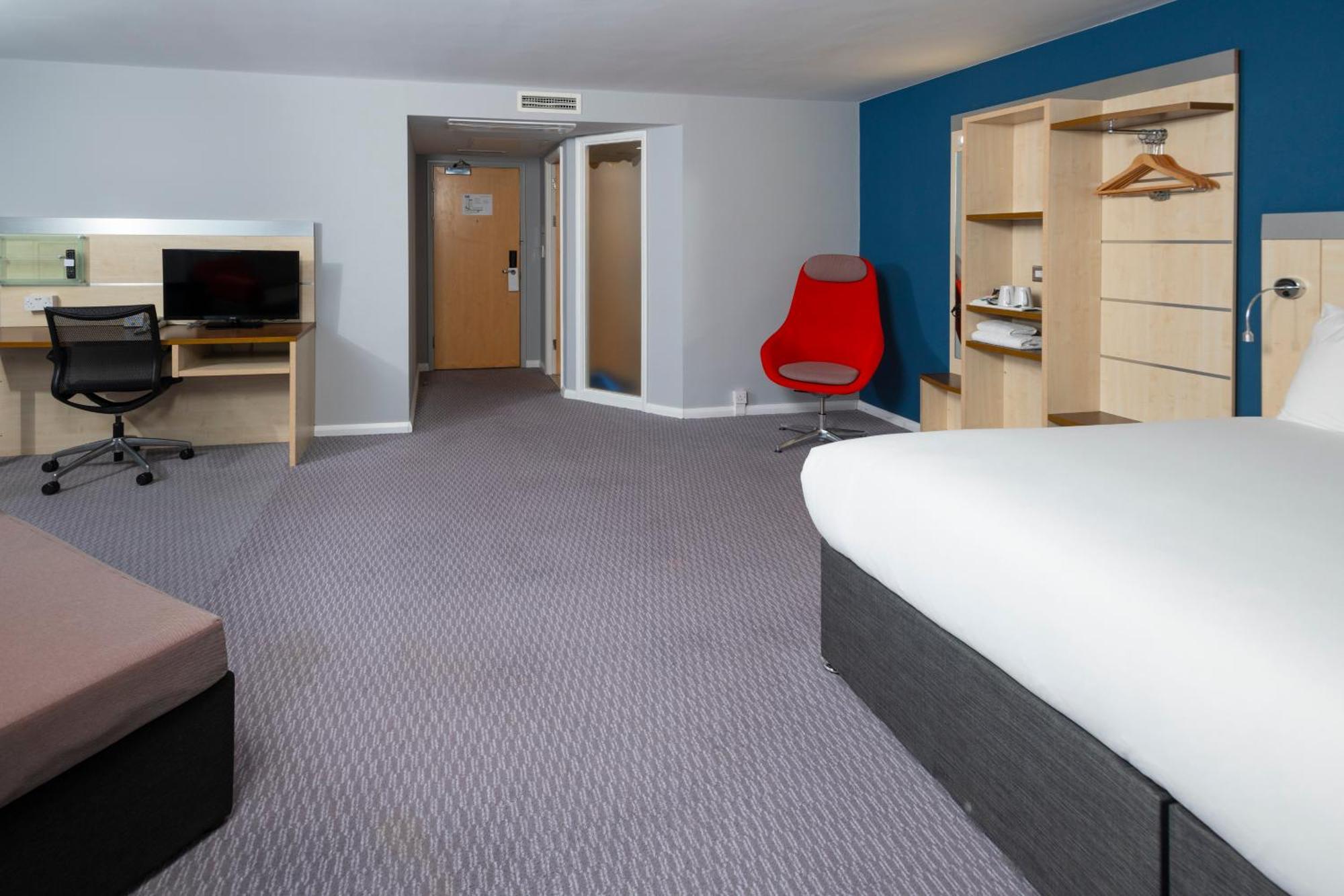 Holiday Inn Express Swindon City Centre By Ihg Εξωτερικό φωτογραφία