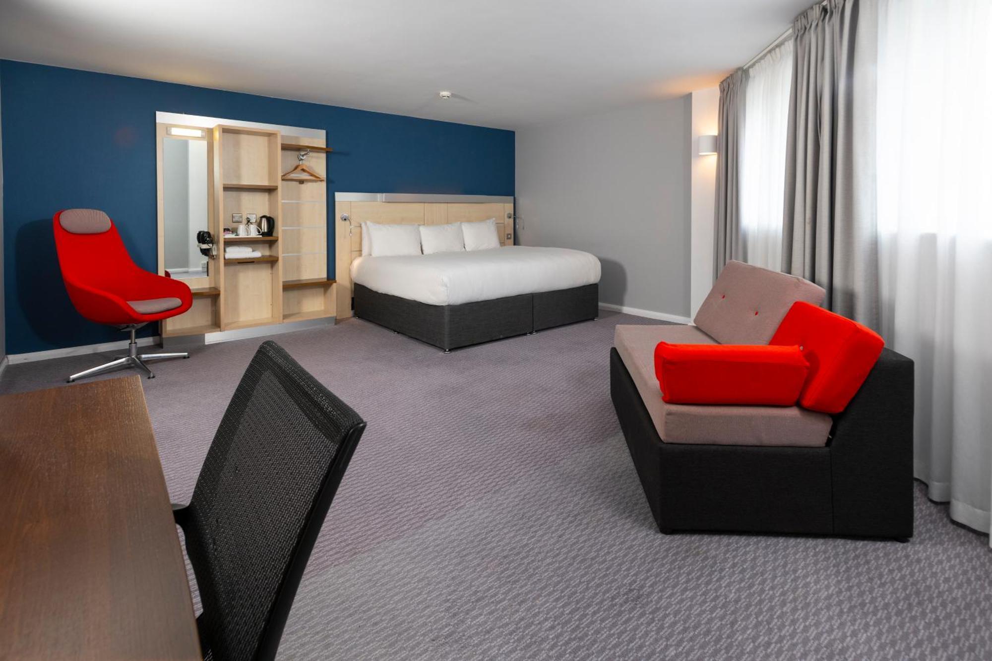 Holiday Inn Express Swindon City Centre By Ihg Εξωτερικό φωτογραφία