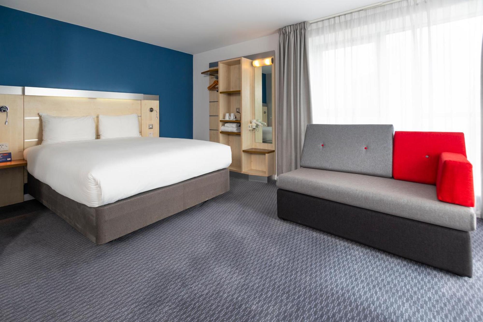 Holiday Inn Express Swindon City Centre By Ihg Εξωτερικό φωτογραφία