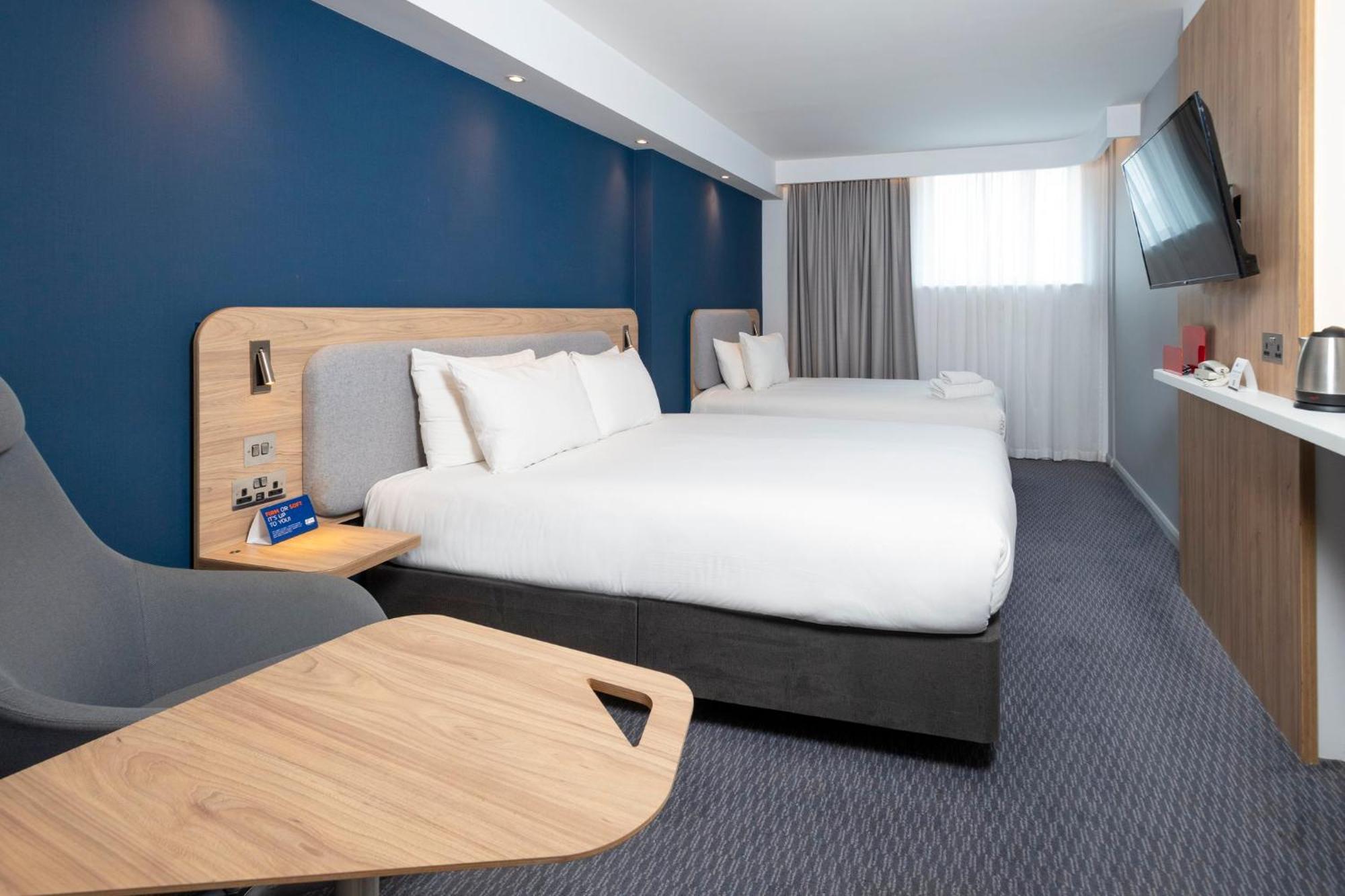 Holiday Inn Express Swindon City Centre By Ihg Εξωτερικό φωτογραφία
