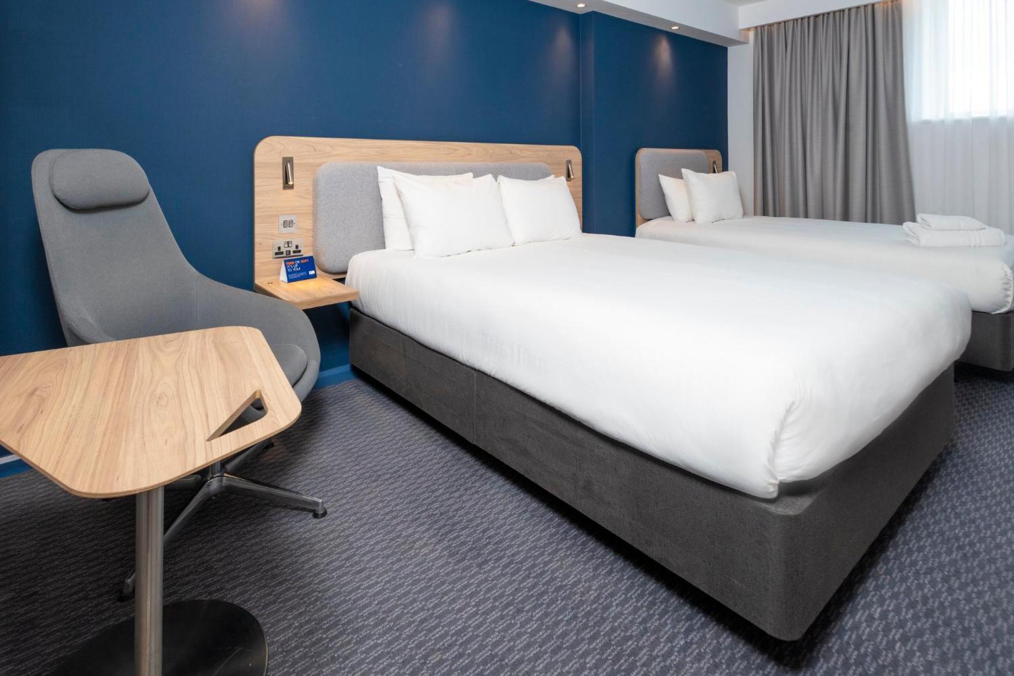 Holiday Inn Express Swindon City Centre By Ihg Εξωτερικό φωτογραφία